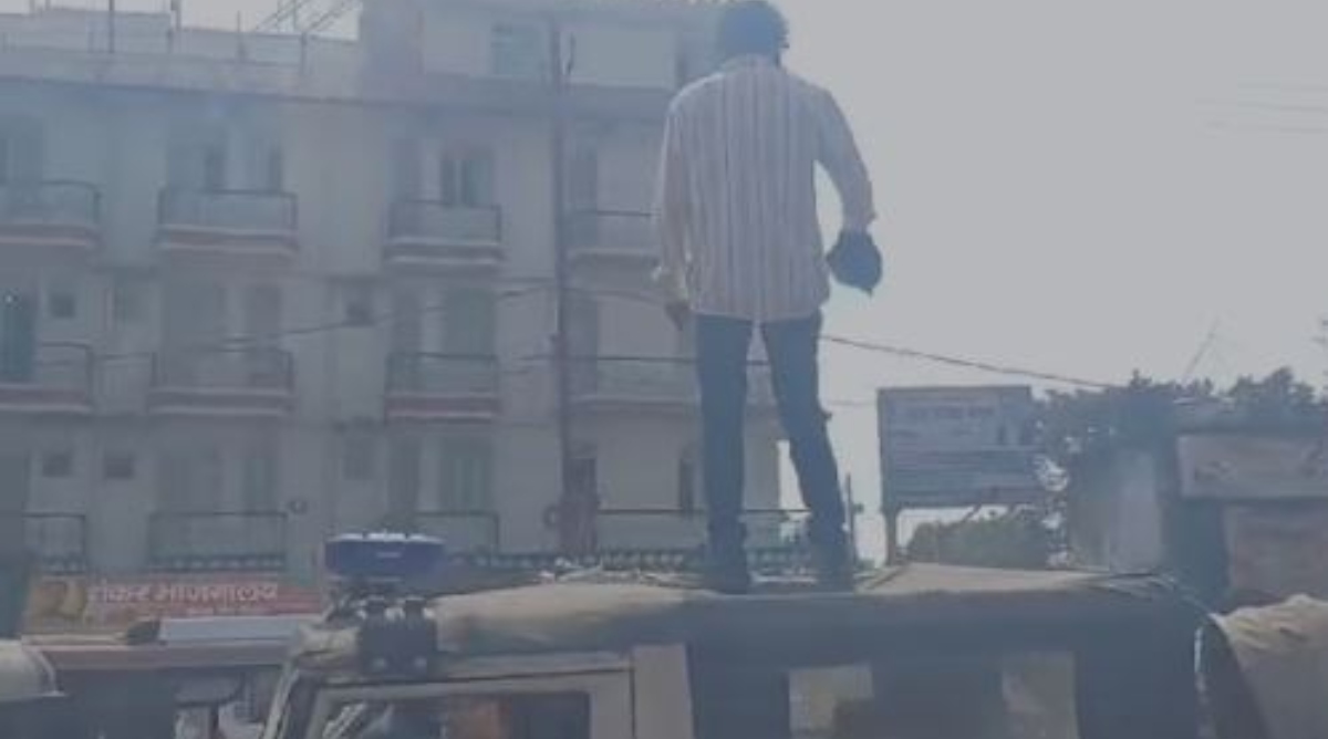 Photo of Bihar: युवक ने पुलिस की गश्ती जीप पर चढ़कर किया हंगामा, यह थी वजह…