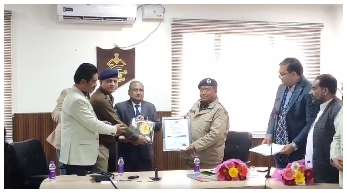 Photo of Dehradun: पटेल भवन स्थित परिसर में पुलिस और मानवाधिकार के बीच बैठक हुई संपन्न