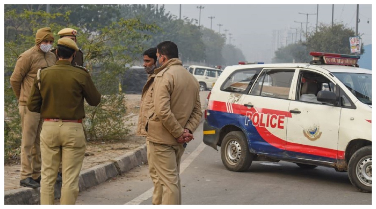 Photo of Noida: नोएडा में बड़ा कांड! 2 नाबालिगों ने टीचर को मारी गोली,जानें क्या है पूरा मामला