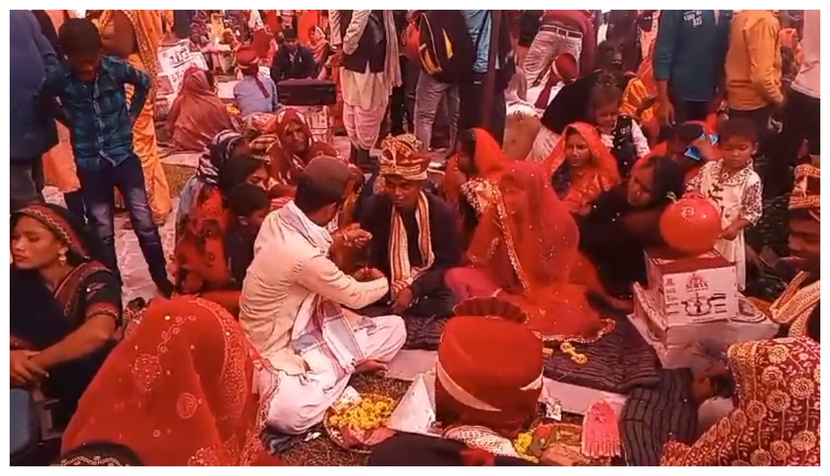 Photo of Sonbhadra: मुख्यमंत्री सामूहिक विवाह में धांधली, लोगों ने जमकर हंगामा किया