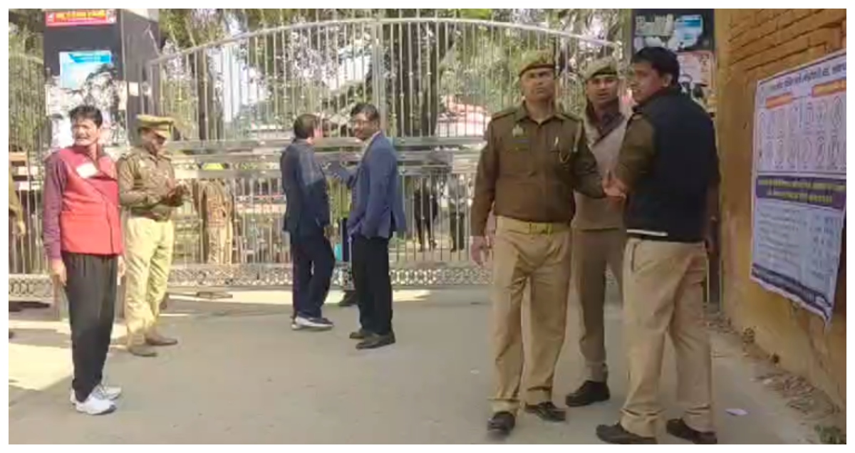 Photo of Fatehpur: DM और SP ने परीक्षा केंद्रों का किया औचक निरीक्षण