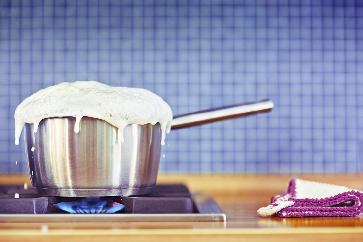 Photo of Kitchen Hacks: क्या आपका दूध भी नजर हटते ही उबल जाता है? फॉलो करें ये ट्रिक्स