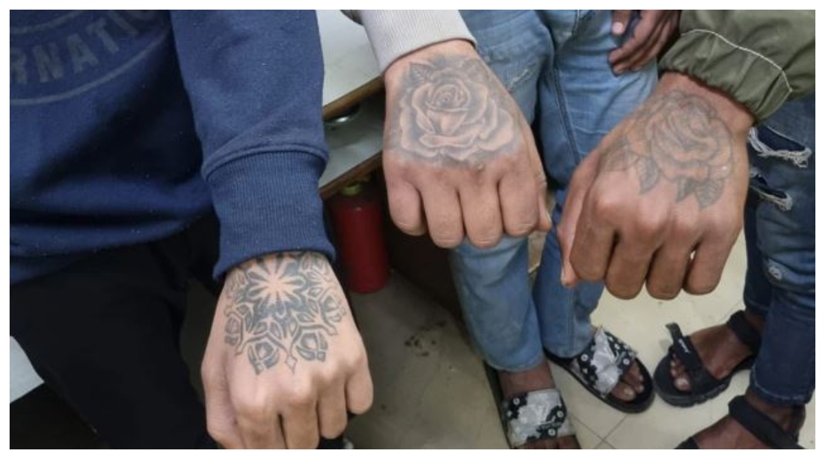 Photo of Delhi Police: हाथ पर है यह टैटू तो हो जाए सावधान, गुलाब गैंग के 4 लोग गिरफ्तार