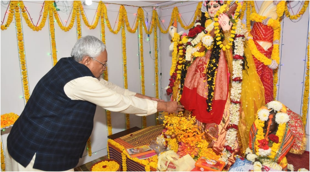 Photo of Bihar: बसंत पंचमी पर सीएम नीतीश कुमार ने की मां शारदे की पूजा अर्चना