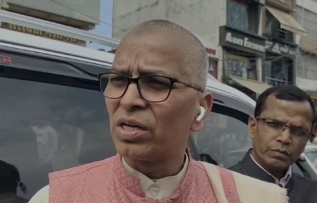 Photo of Bihar News : 20 साल बाद गाँव लौटे NRI को,बड़ी चालाकी से लूटा।