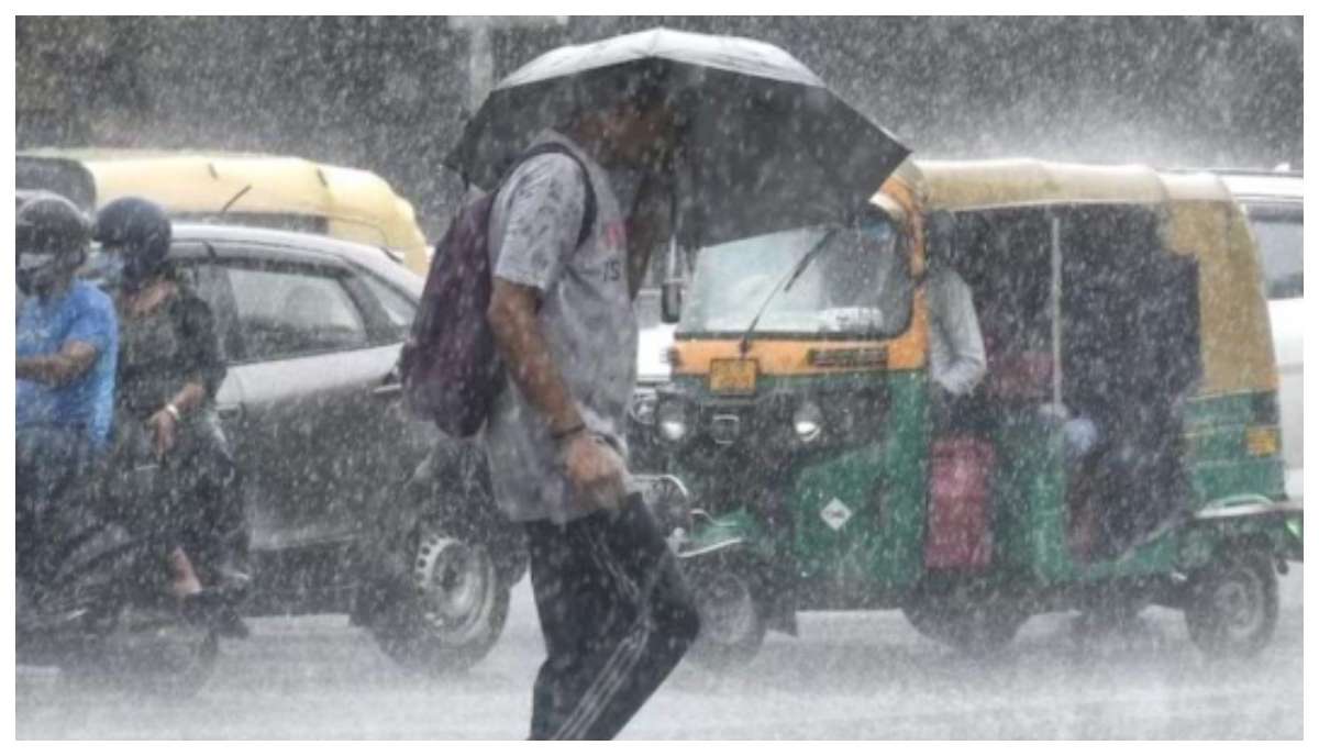 Photo of मौसम ने अचानक बदला मिजाज, इन इलाकों में भारी बारिश के आसार, जानें IMD का अलर्ट