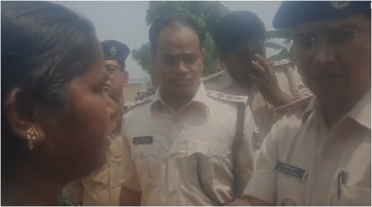 Photo of Bihar: पुलिस की पिटाई से महिला की मौत! परिजनों का हंगामा, गांव के चप्पे-चप्पे पर पुलिस