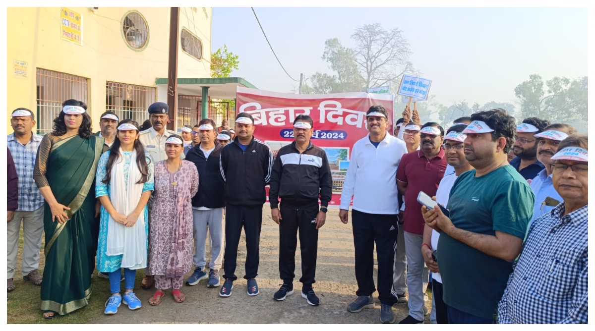 Photo of Bihar Diwas के अवसर पर DM की अध्यक्षता में शिवहर शहर में निकाली गई प्रभात फेरी