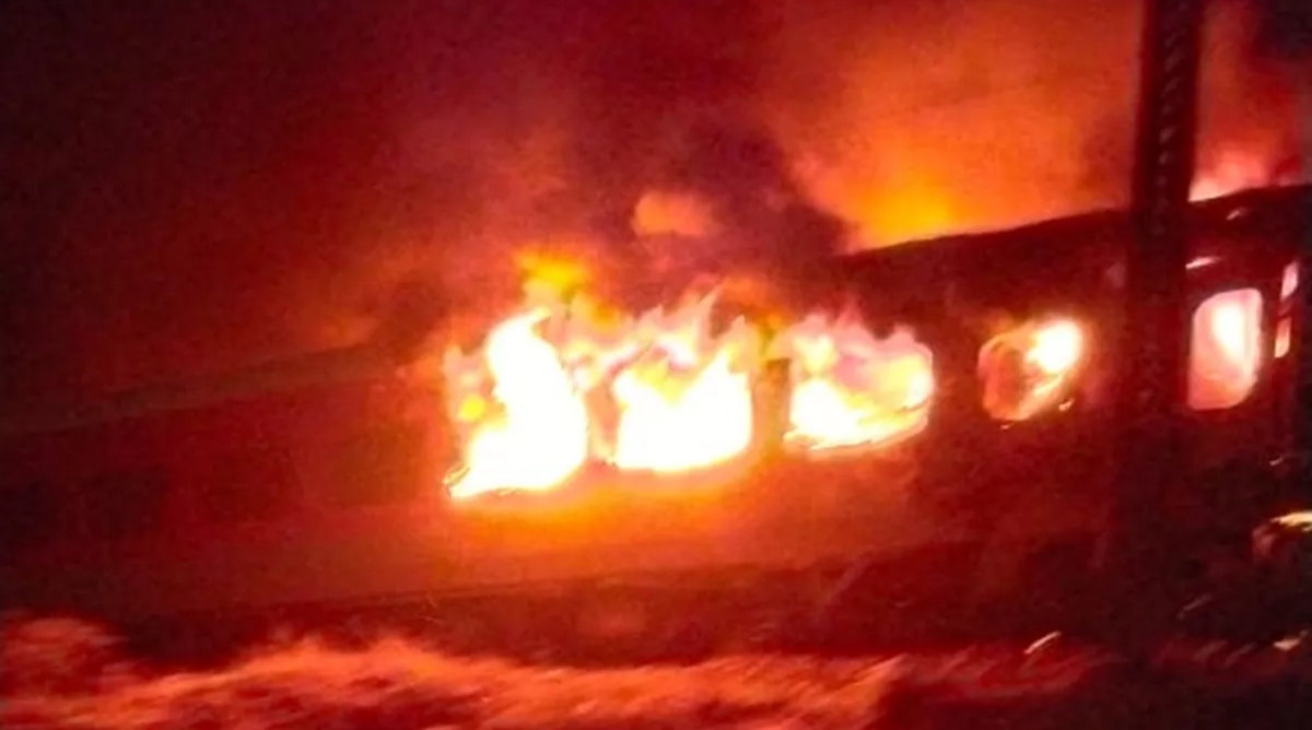Photo of Bihar News: होली स्पेशल ट्रेन में लगी आग, पटना-DDU रेलखंड पर 6 घंटे तक बाधित रहा परिचालन