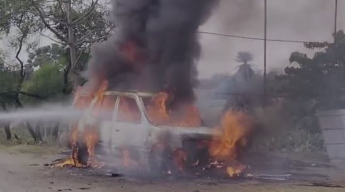 Photo of Bihar: स्कूल वाहन में अचानक लगी आग, चालक, उपचालक ने कूद कर बचाई जान