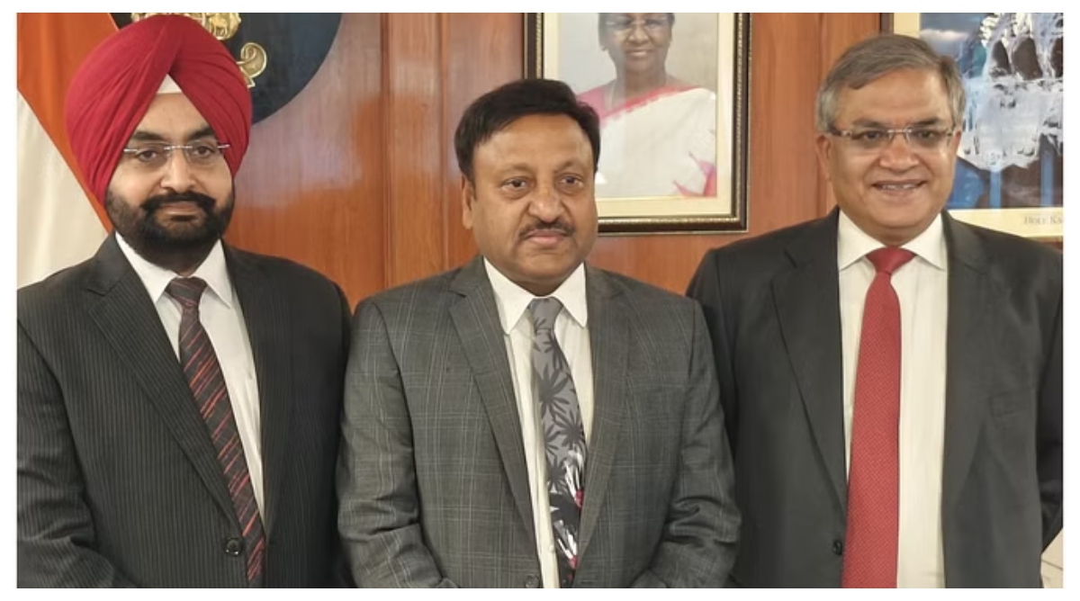 Photo of ECI: ज्ञानेश कुमार और सुखबीर सिंह संधू ने संभाला चुनाव आयुक्त का पदभार