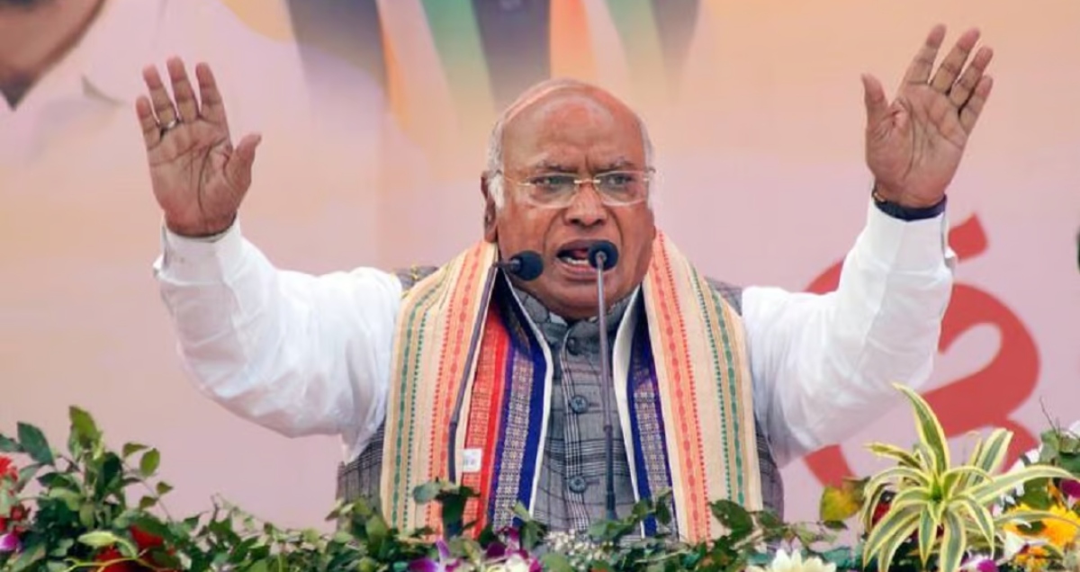 Photo of Election 2024: BJP-RSS की विचारधारा संविधान में बदलाव, खड़गे बोले- मोदी की बनी सरकार तो नहीं होंगे चुनाव!