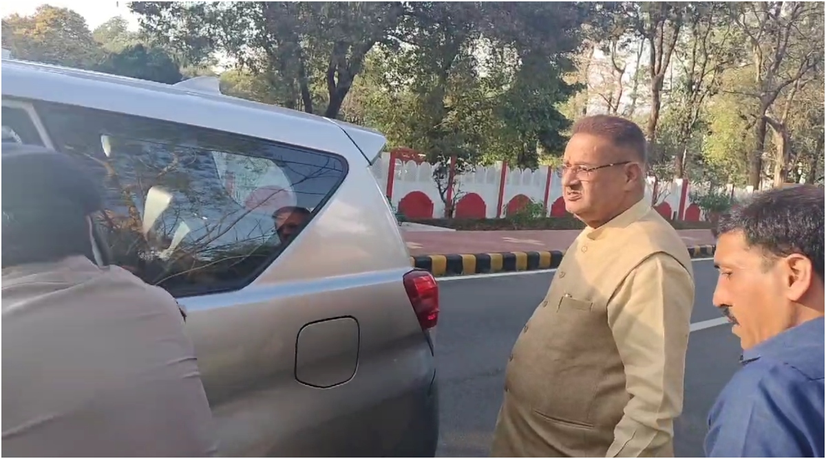 Photo of काबिल-ए-तारीफ:  मंत्री जी ने काफिला रोका, घायल को अस्पताल पहुंचाया, फौरन इलाज भी करवाया