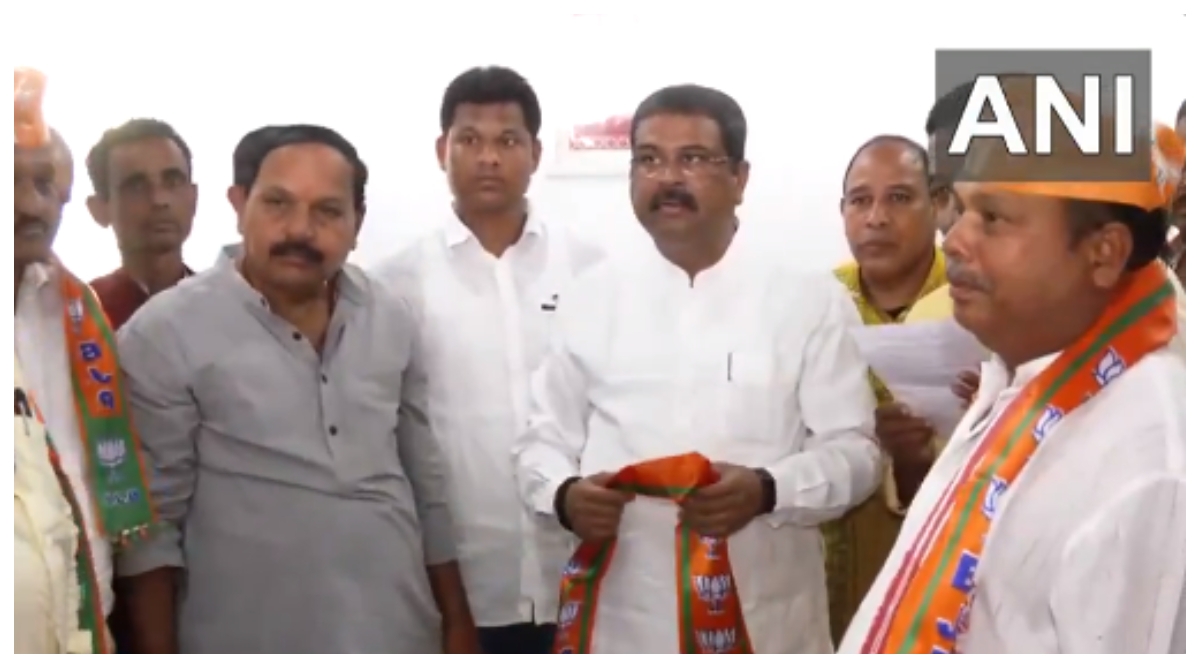 Photo of Lok Sabha Election: ओडिशा में बढ़ा बीजेपी का ‘कुनबा’, बीजेडी और कांग्रेस के कई नेताओं ने ग्रहण की सदस्यता