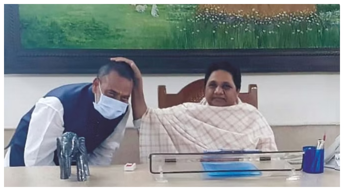 Photo of Lok Sabha Elections: बसपा से घोषित किए दो और   प्रत्याशियों के नाम, वरिष्ठ पत्रकार को उन्नाव से मिला टिकट