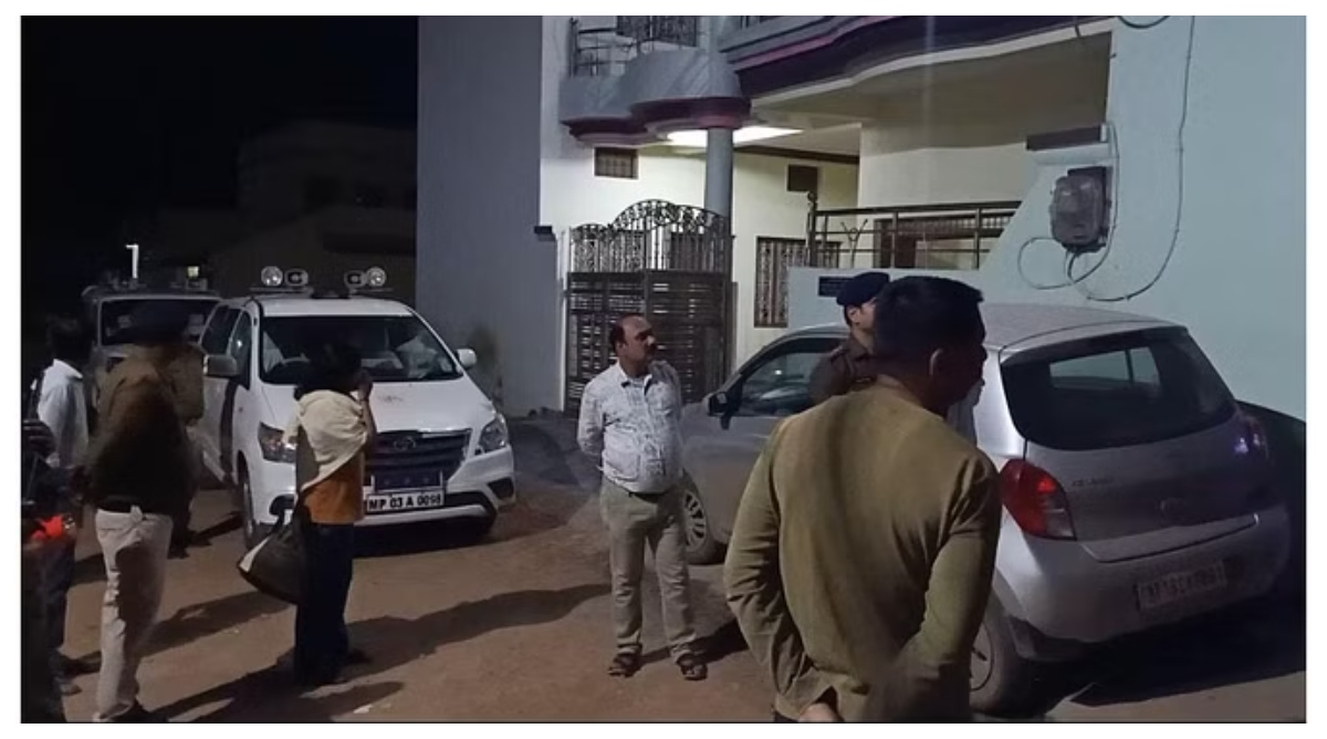Photo of MP News: शहडोल में नाबालिग को छत से फेंका,  आरोपी के खिलाफ हत्या के प्रयास का केस दर्ज