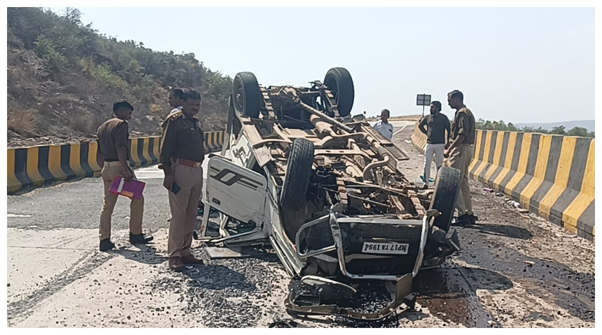 Photo of Mirzapur News: ट्रक ने मारी बोलेरो और बाइक में भीषण टक्कर, 3 की मौत, 6 घायल