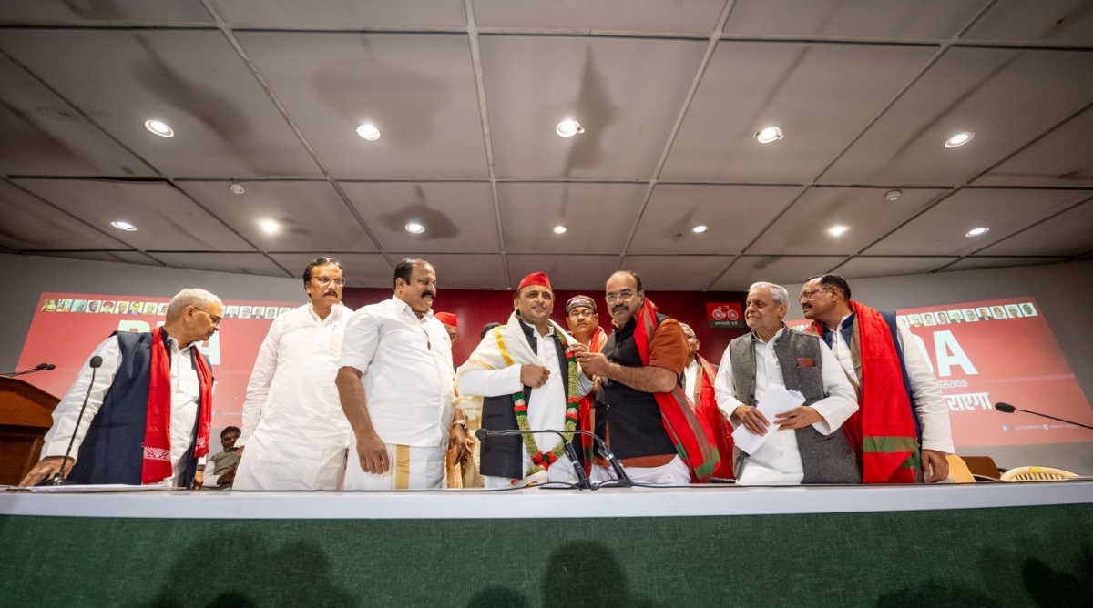 Photo of UP: जनता दल (एस) का सपा में विलय, BJP और BSP के कई बड़े नेताओं ने थामा अखिलेश का हाथ