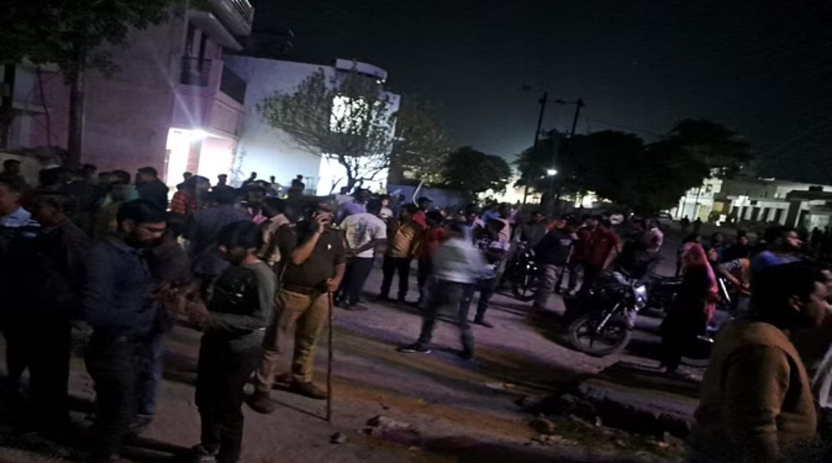 Photo of UP News: बदायूं में बवाल, बच्चों के खून से लथपथ शव देख भड़के लोग, कई दुकानों को किया आग के हवाले