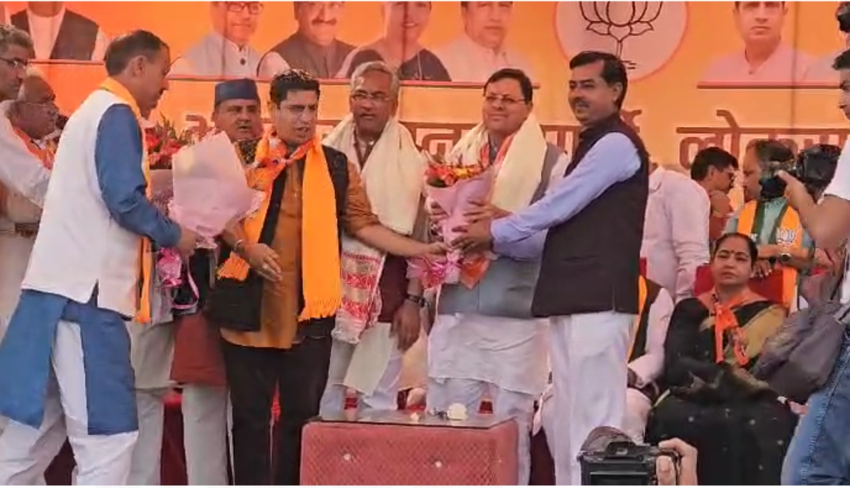 Photo of Uttarakhand: सीएम धामी ने खेली फूलों की होली, भाजपा कार्यकर्ताओं ने किया जोरदार स्वागत