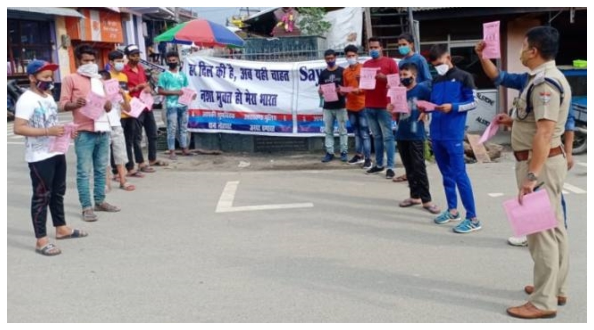 Photo of Uttarkashi: पुलिस ने शुरू किया ‘गांव-गांव चलो जागरूकता अभियान’, नशे के खिलाफ दिया सकारात्मक संदेश