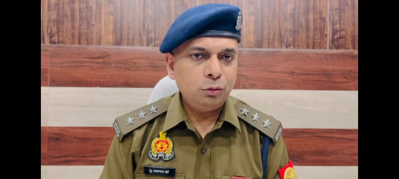 Photo of Uttar Pradesh News : कलयुगी शिक्षक ने किया गुरु-शिष्या के रिश्तों को कलंकित,स्कूल में अभिभावकों ने जमकर किया हंगामा