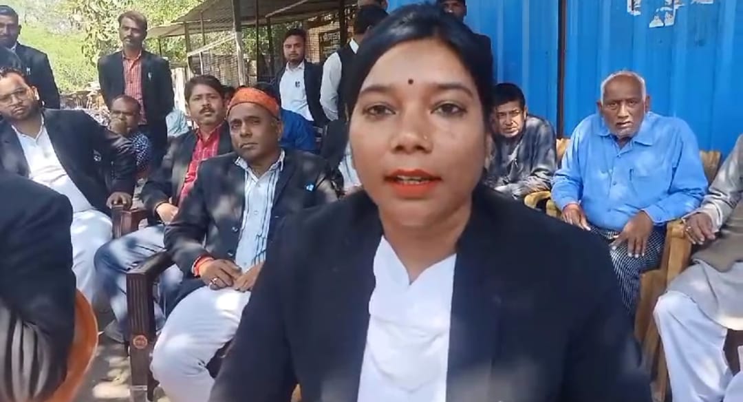 Photo of Uttar Pradesh News : महिला न्यायाधीश का ट्रांसफर ना होने पर अधिवक्ताओं ने किया लोक अदालत का बहिष्कार