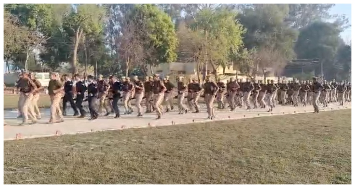Photo of Kasganj: पुलिस लाइन में आज साप्ताहिक परेड का हुआ आयोजन