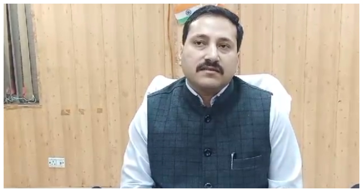 Photo of Hamirpur: आदर्श आचार संहिता लगते ही हटाए गए बैनर पोस्टर, जारी की गई अपील