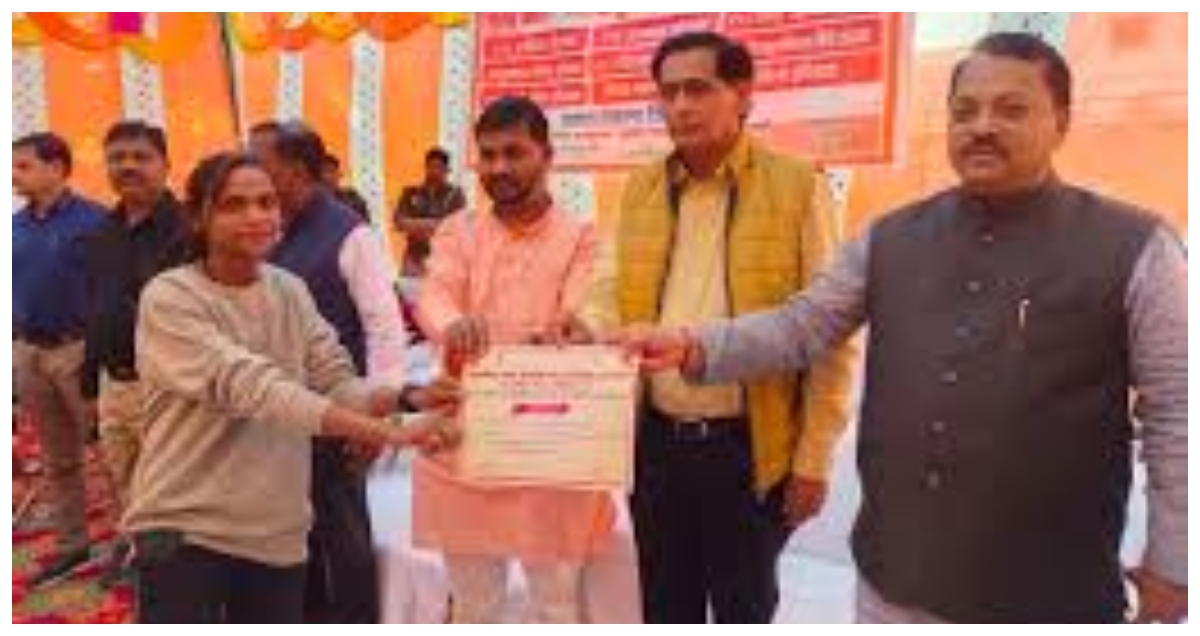 Photo of Hamirpur: विकसित भारत संकल्प यात्रा कार्यक्रम का किया गया आयोजन, राज्यसभा सांसद रहे मुख्य अतिथि