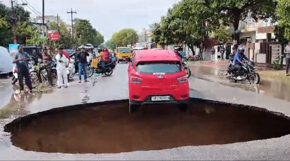 Photo of Lucknow News: मामूली बारिश में ही राजधानी लखनऊ की सड़क बनी गोलगप्पा, वीडियो वायरल