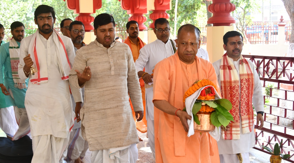 Photo of UP: CM योगी ने किया श्री हनुमत प्राण प्रतिष्ठा एवं रुद्र महायज्ञ का शुभारंभ, 22 अप्रैल को होगी महायज्ञ की पूर्णाहुति