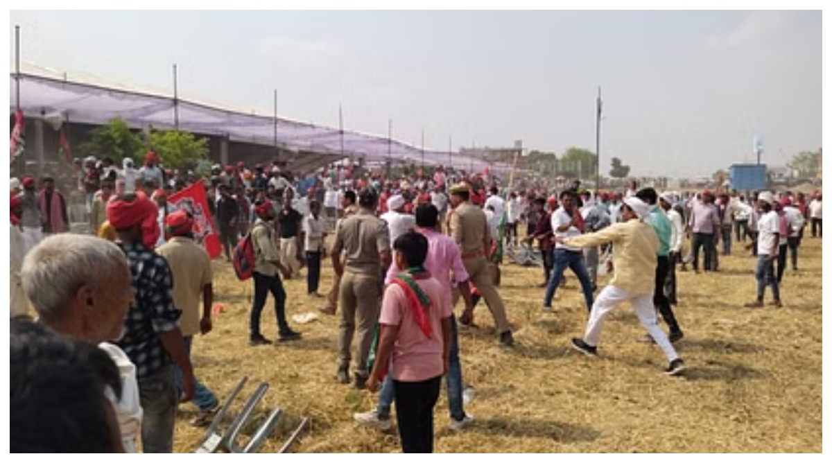 Photo of Azamgarh: अखिलेश की जनसभा में फिर हुआ हंगामा, कार्यकर्ताओं ने फाड़े पर्दे