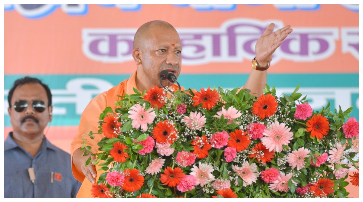 Photo of Azamgarh: आजमगढ़ को आतंक का गढ़ बनाने वालों को एक-एक वोट के लिये है तरसाना: CM योगी