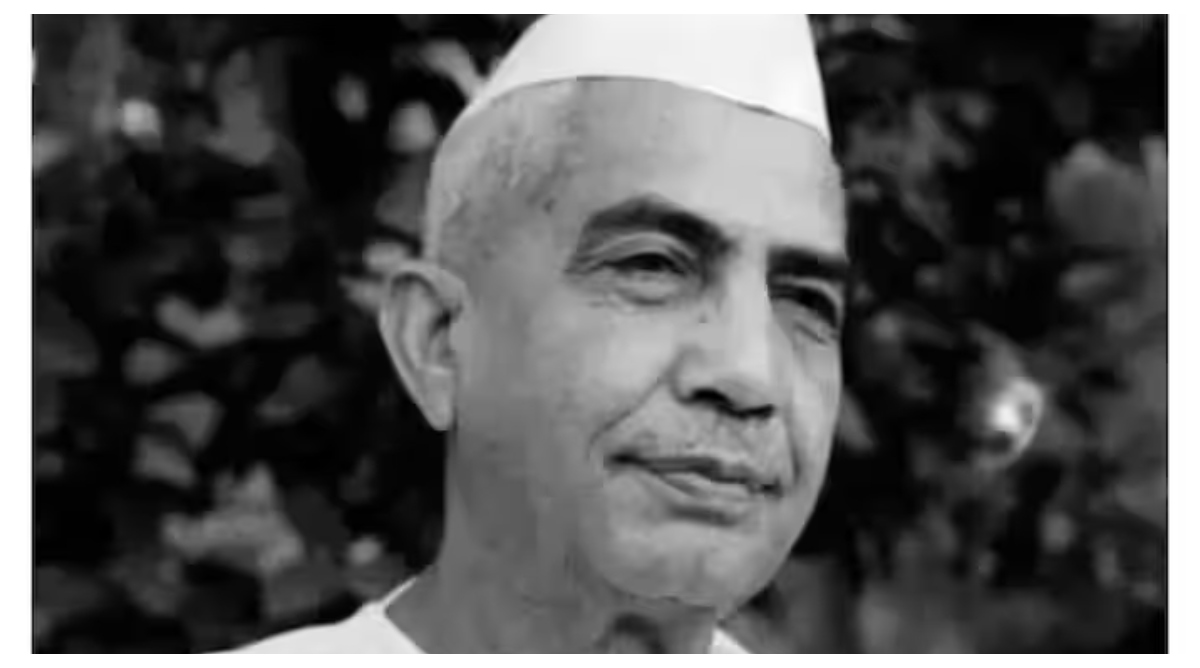 Photo of पूर्व PM चौधरी चरण सिंह की 37वीं पुण्यतिथि आज, उपराष्ट्रपति जगदीप धनखड़ ने दी श्रद्धांजलि