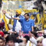 Delhi: “तानाशाही के खिलाफ हमें लड़ना है”, महरौली में रोड शो के दौरान बोले CM केजरीवाल