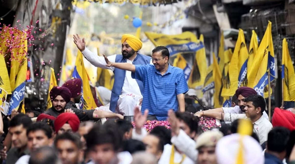 Photo of Delhi: “तानाशाही के खिलाफ हमें लड़ना है”, महरौली में रोड शो के दौरान बोले CM केजरीवाल