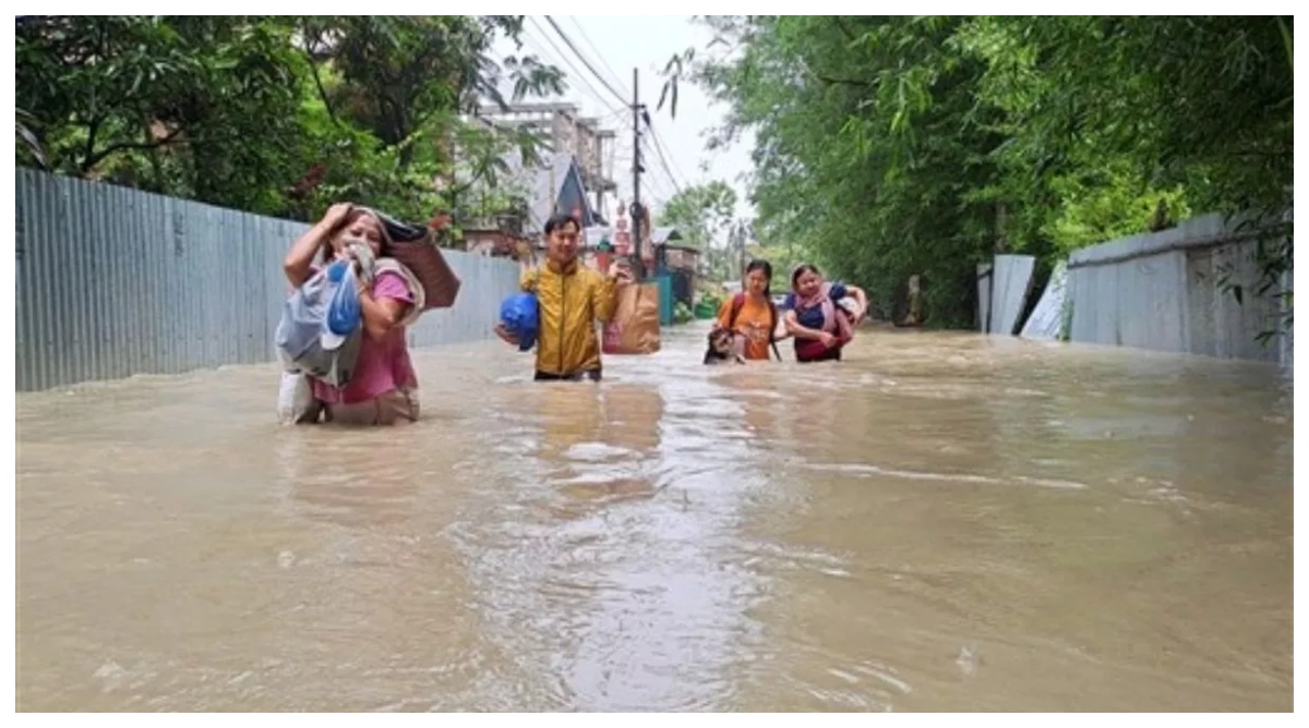 Photo of Floods in Manipur: मणिपुर में बाढ़ से भारी तबाही, 3 लोगों की हुई मौत