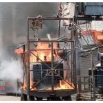 Kasganj: ओवरलोड ट्रांसफार्मर में लगी भीषण आग, दमकल कर्मियों ने कड़ी मशक्कत के बाद आग पर पाया काबू