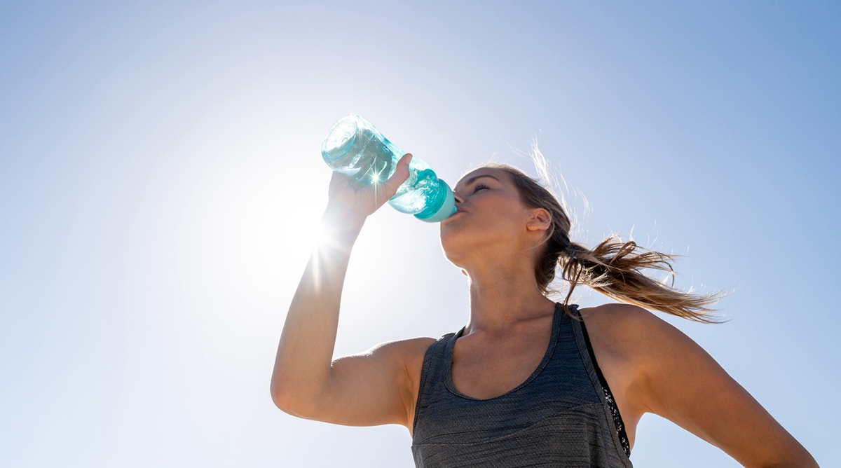 Photo of Overhydration: गर्मी की वजह से ज्यादा पानी पीने से भी हो सकती है दिक्कत, पढ़ें पूरी ख़बर