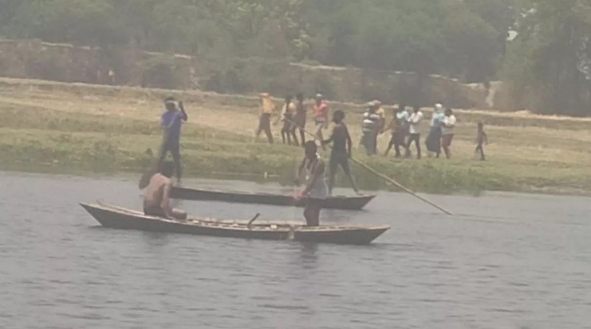 Photo of कुआनो नदी में डूबी नाव, दो मासूम बच्चों समेत 3 लोगों की मौत, परिजनों में मचा कोहराम