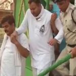 Bihar: चोटिल हुए तेजस्वी यादव, चुनाव प्रचार के दौरान कमर में लगी चोट