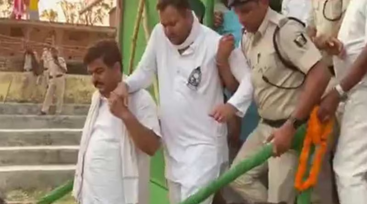 Photo of Bihar: चोटिल हुए तेजस्वी यादव, चुनाव प्रचार के दौरान कमर में लगी चोट