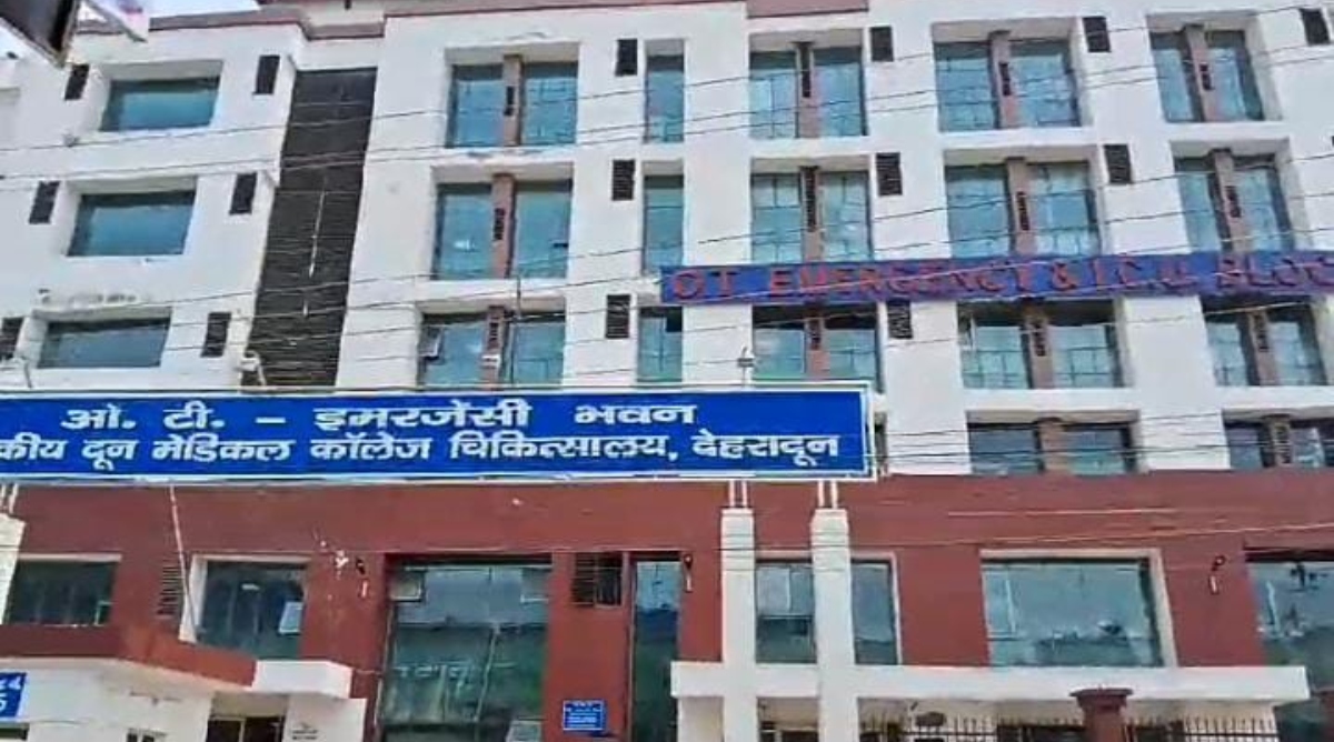 Photo of Uttarakhand: राजधानी देहरादून में बदमाशों के हौसले बुलंद, बंदूक की नोक पर करा रहे हैं इलाज