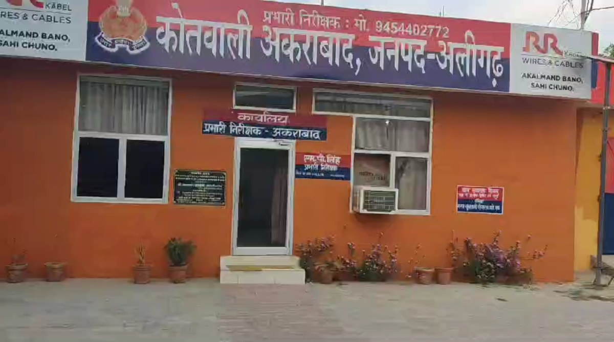 Photo of दूसरे समुदाय के दो लोगों पर मंदिर परिसर में पेशाब करने का आरोप, पुलिस ने किया गिरफ्तार