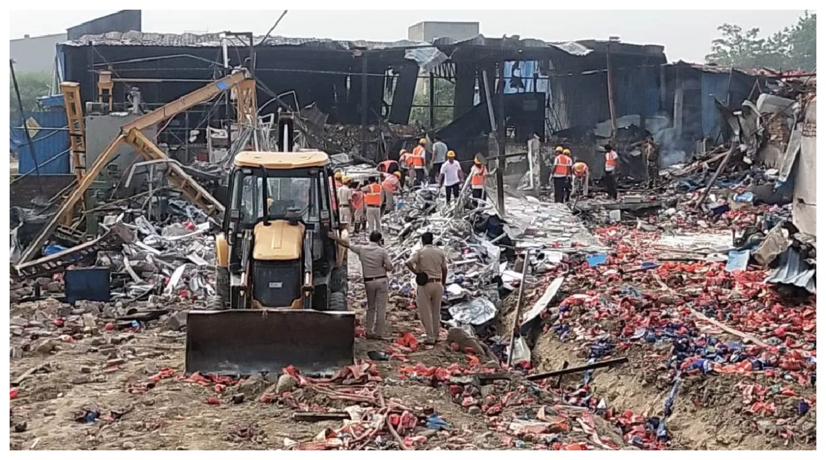 Photo of Gurugram: दौलताबाद में एक फैक्ट्री में ब्लास्ट, 2 लोगों की मौत; 4 गंभीर रूप से घायल