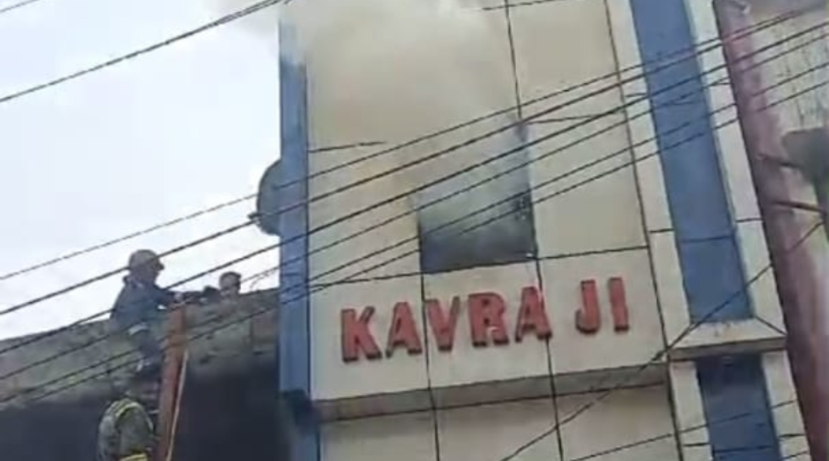 Photo of Kasganj: ज्वेलर्स की दुकान में शॉर्ट सर्किट से लगी भीषण आग, लाखों का सामान जलकर राख