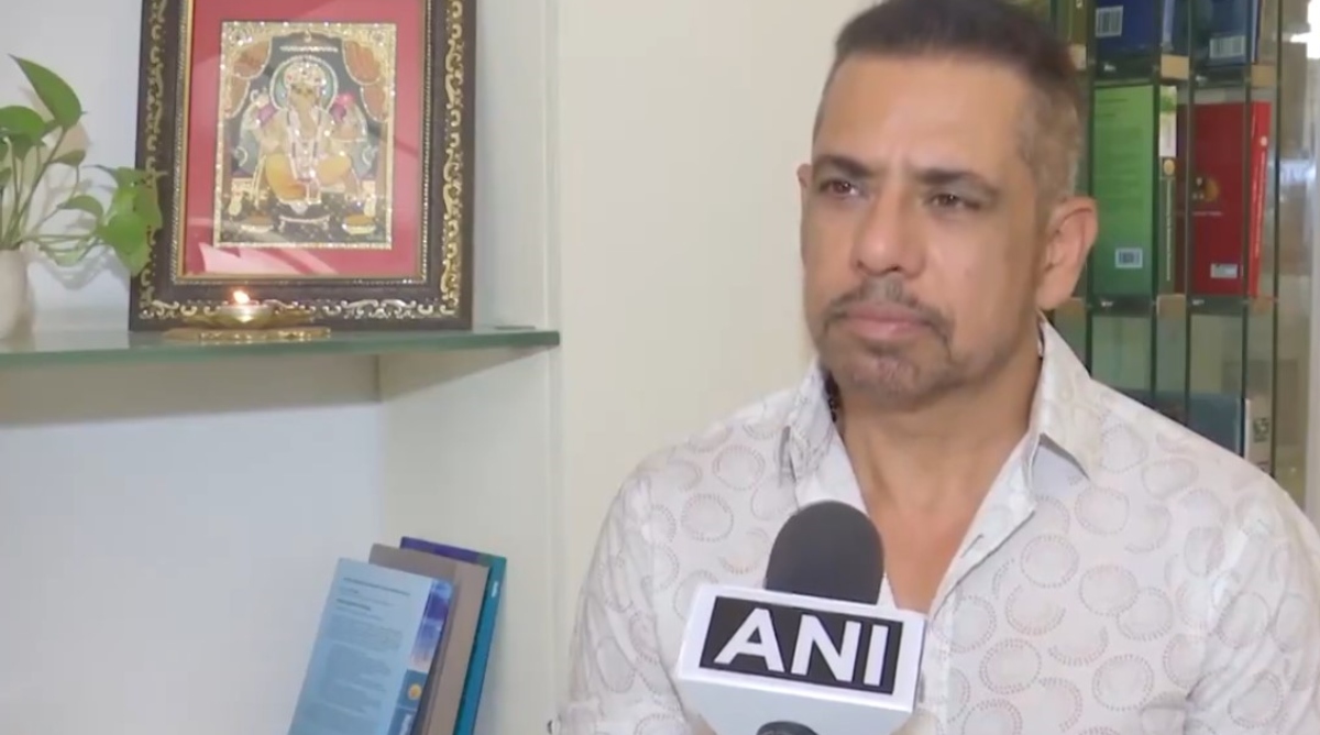 Photo of वायनाड में भी मेहनत करेंगी प्रियंका गांधी, उम्मीद है कि वहां की जनता उन्हें जिताएगी : रॉबर्ट वाड्रा