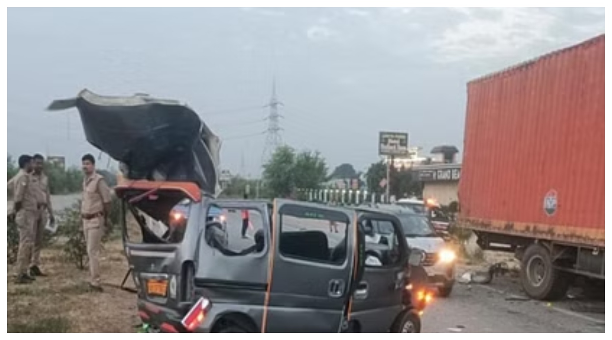 Photo of UP: मेरठ में भीषण सड़क हादसा, खड़े खराब ट्रक में घुसी कार, 3 लोगों की माैत, 7 घायल