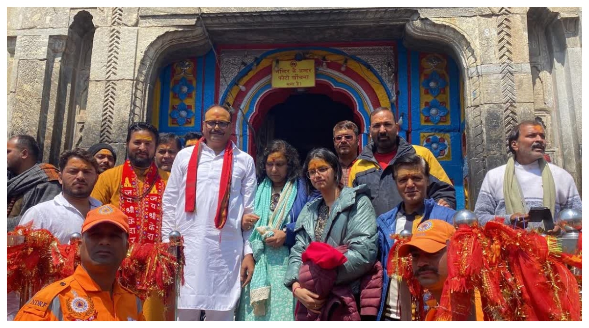 Photo of Uttarakhand: उत्तराखंड दौरे पर पहुंचे यूपी के डिप्टी CM ब्रजेश पाठक, परिवार संग बदरी-केदार धाम के किए दर्शन